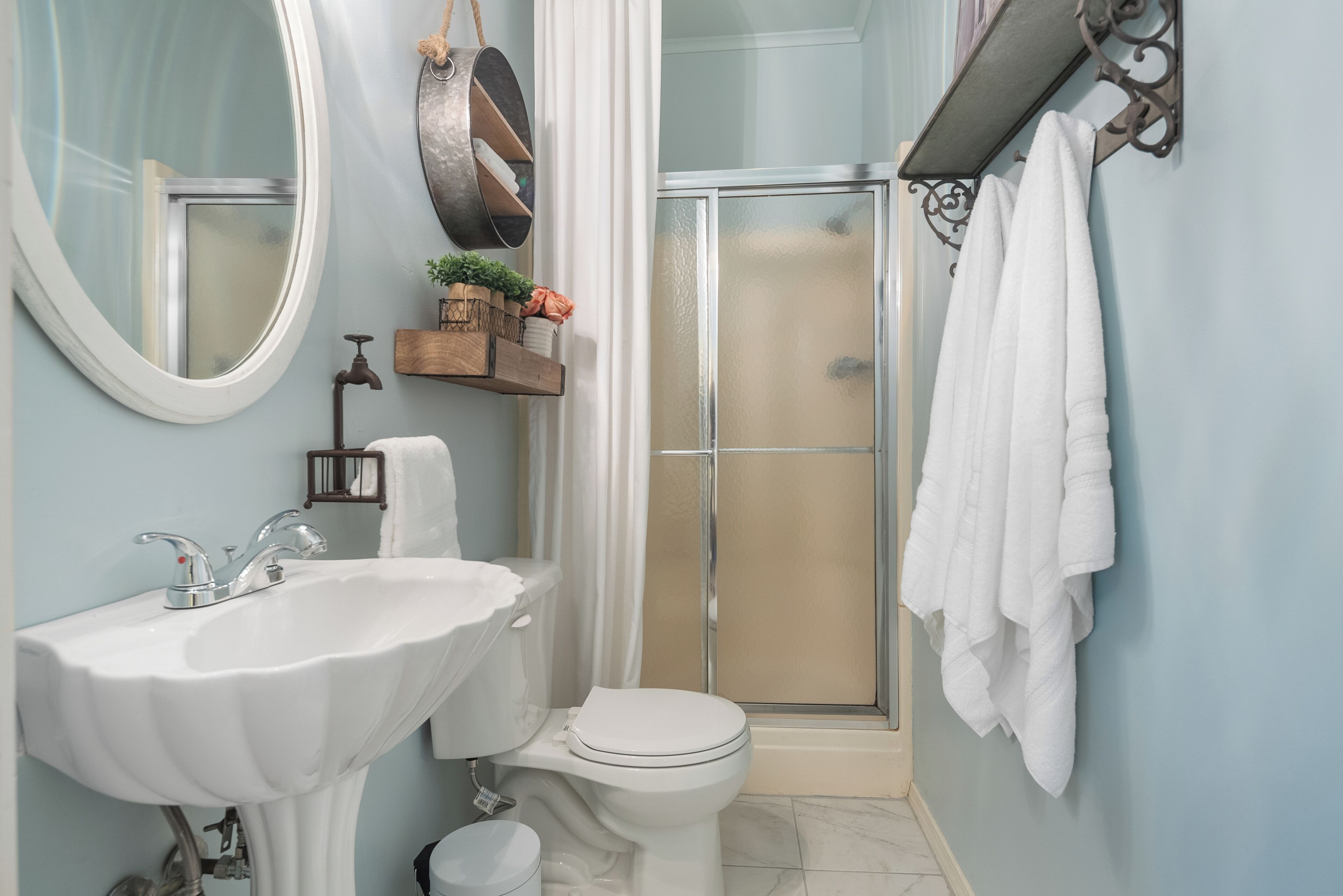 Comfort-suite - 1 kingsize-seng - ikke-ryger - privat badeværelse | Badeværelse | Hårtørrer, håndklæder, Sæbe, Shampoo
