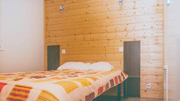 2 bedrooms, individually furnished, bed sheets