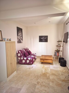 Living area - A Relaxing Countryside Getaway (Arles)