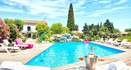 House with Pool & Terrace – Relaxing Camargue Getaway near Arles