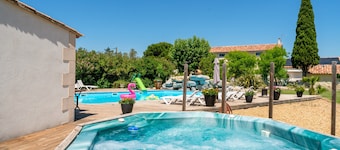 House with Pool & Terrace – Relaxing Camargue Getaway near Arles