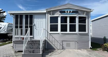 “Ocean Breeze” 1BDR, 1Bath cottage on Nettles Island, close to beach and river