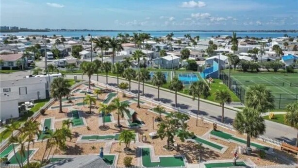 Sport court - “Ocean Breeze” 1BDR, 1Bath cottage on Nettles Island, close to beach and river (Jensen Beach)