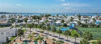 “Ocean Breeze” 1BDR, 1Bath cottage on Nettles Island, close to beach and river