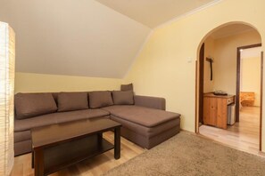 Junior Suite, Courtyard View | Living area - Janika Pension (Vonyarcvashegy)