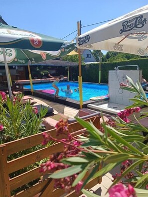 Pool - Janika Pension (Vonyarcvashegy)