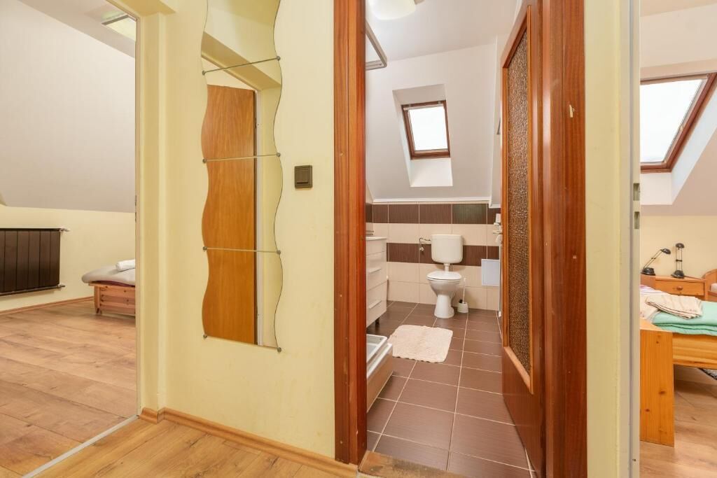 Basic-Apartment, Balkon, Blick auf den Innenhof