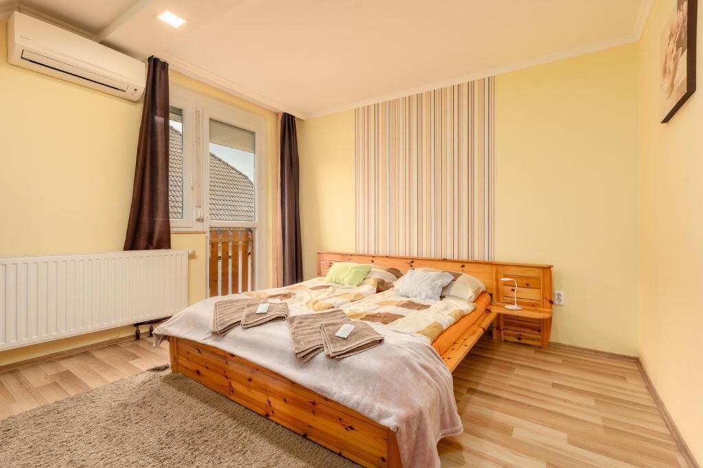 Appartement, balcon, vue cour intérieure