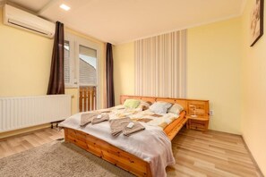 Perushuoneisto, parveke, näköala pihalle