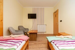 Basic Apartment, Balcony, Courtyard View - Janika Pension (Vonyarcvashegy)