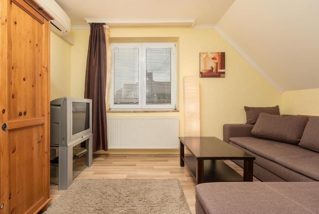 Basic Apartment, Balcony, Courtyard View | Living area