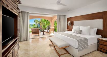 Luxury Oceanfront Resort 1BR Condo, Full Kitchen, Pools & Golf