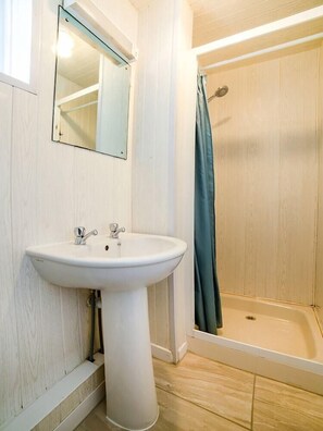 Bathroom - Royal Hotel (Gateshead)