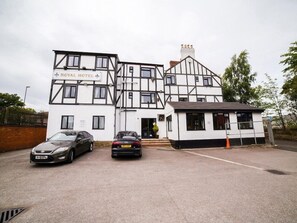 Exterior - Royal Hotel (Gateshead)