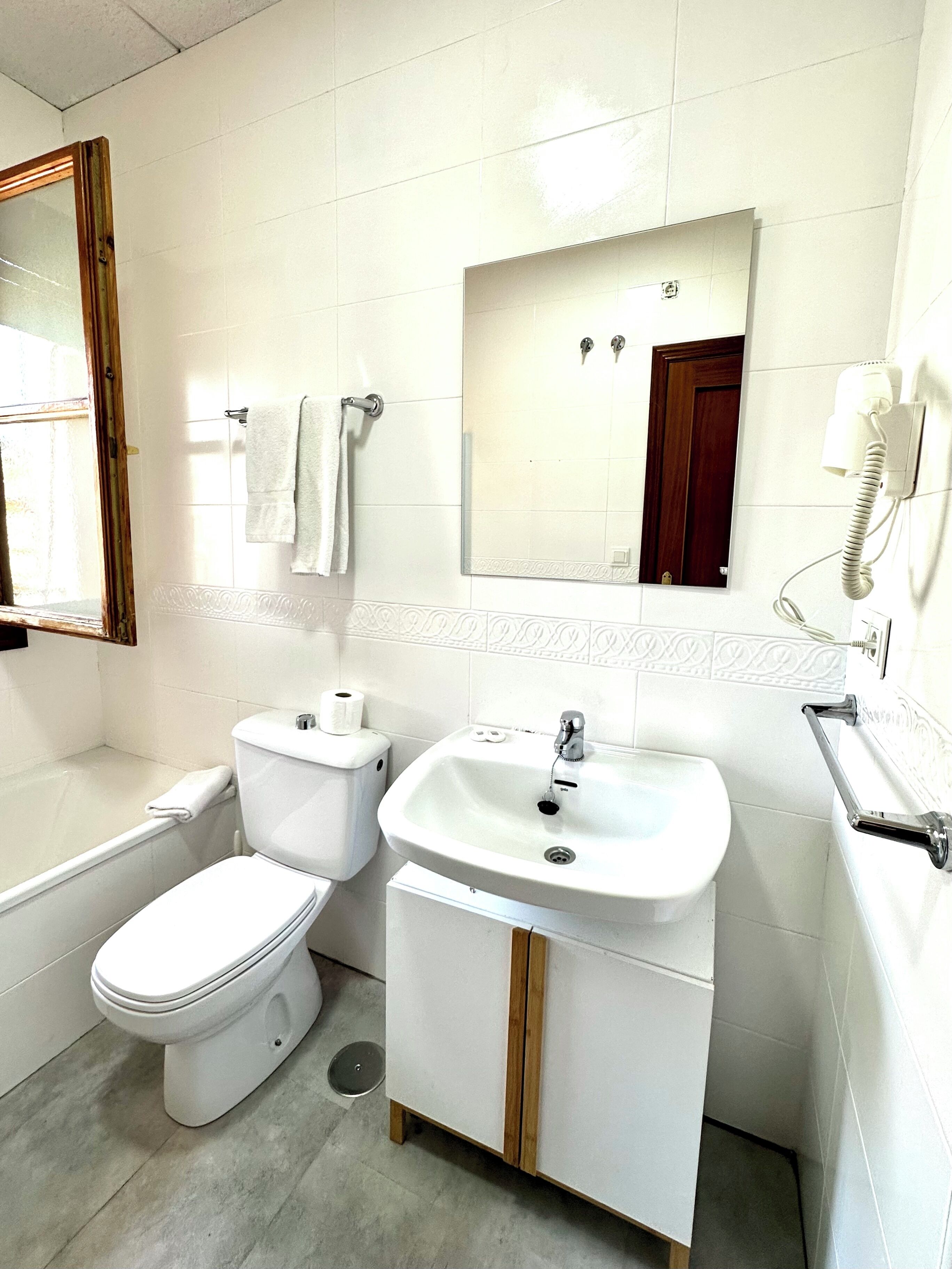 Apartment, Balcony, City View | Bathroom