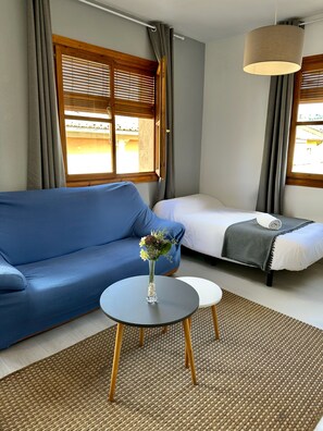 Penthouse, balcón, vista a la ciudad | Área de sala de estar