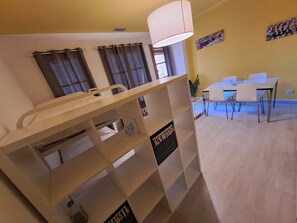 Departamento, balcón, vista a la ciudad | Restaurantes