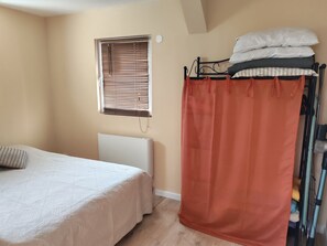 1 chambre, fer et planche Ă repasser, Wi-Fi, draps fournis