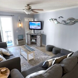 Living area - Oceanfront•Steps to beach•Pool view•Sleeps 6 (Myrtle beach)