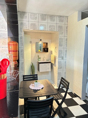 Dining. A haven of tranquility, a house close to the center of São Lourenço.