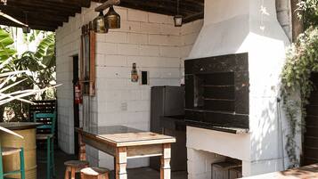 Family Cottage, Pool Access | Outdoor dining