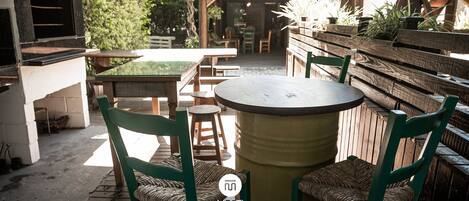 Familien-Ferienhaus, Poolzugang | Speisen im Freien