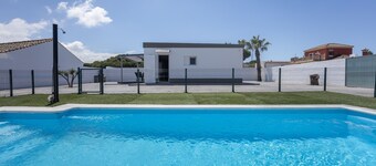 Casa El Marques: Privézwembad, Terras en Wi-Fi in Chiclana de la Frontera