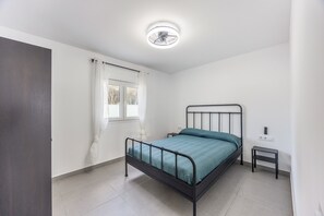 WiFi, bed sheets - Casa El Marques: Private Pool, Terrace & Wi-Fi in Chiclana de la Frontera (Chiclana de la Frontera)