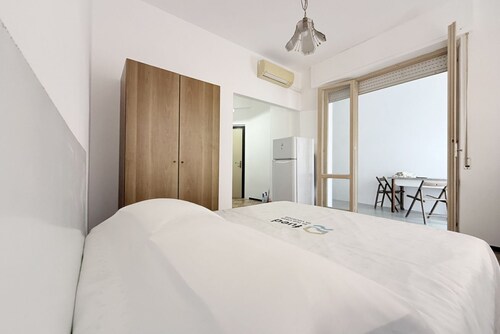 M452 - Marcelli, studio apartment in a residence 