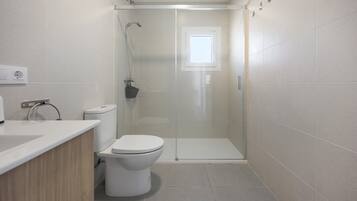 Shower, towels