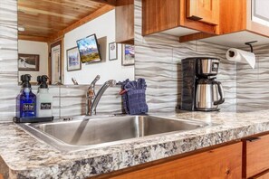 Interior - River View Retreat Near Yellowstone (Fremont County)