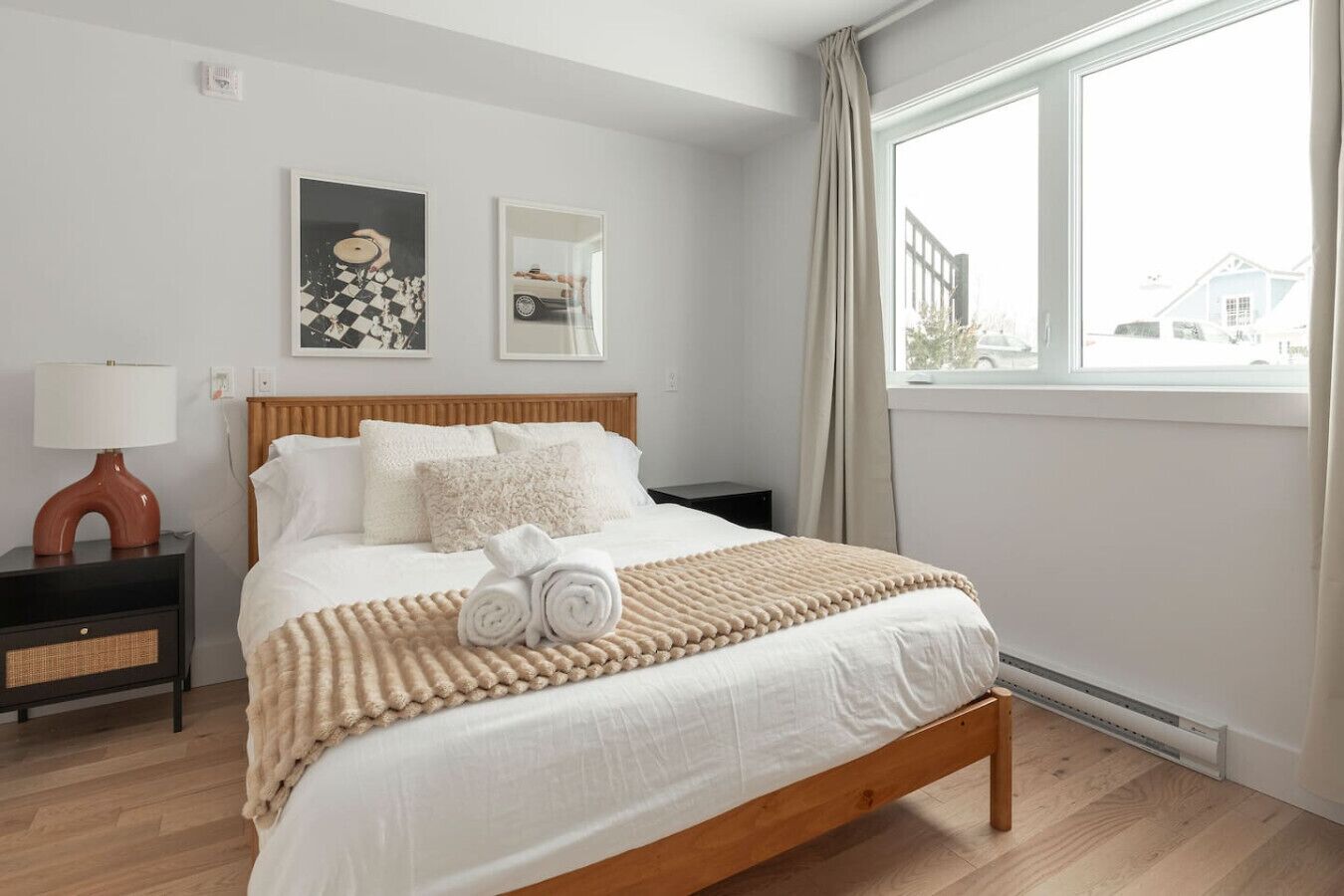 Travel crib, WiFi, bed sheets