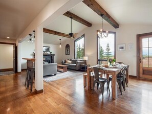 TV, fireplace, offices - Grand View, Targhee Ski Resort, Jackson, Hot tub (Tetonia)