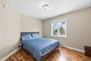 Room - Executive 7 bedrooms 3.5 Bathrooms (Bedford)