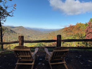 Property grounds - Cozy 1 bedroom/loft cabin located in beautiful Bryson City, North Carolina (Bryson City)