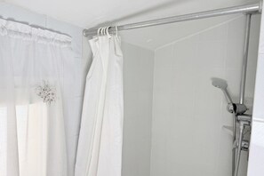 Shower, bidet, towels - SE237 - Senigallia, comfortable three-room  (Senigallia)