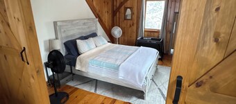 Terrific 4-bedroom cabin in Dalton perfect for your getaway