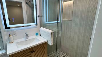 Toallas, jabón, papel de baño