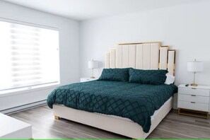 3 habitaciones, tabla de planchar con plancha, wifi y ropa de cama 