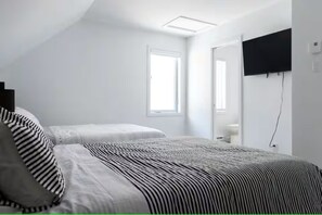 3 habitaciones, tabla de planchar con plancha, wifi y ropa de cama