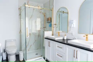 Bathroom - Cozy Cottage — Getaway in Quebec (Brownsburg)