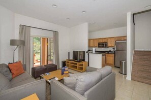 TV - 3BR Townhome at Regal Oaks Near Disney (Kissimmee)