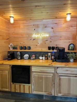 Fridge, microwave, oven, stovetop - Peaceful Pere Marquette River Retreat (Branch)