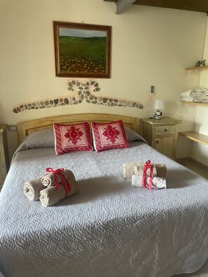 2 bedrooms, WiFi, bed sheets - HOTEL VALLE DEL CEDRINO ROOMS WITH POOL 5 MINUTES FROM THE BEACHES OF OROSEI (Galtellì)