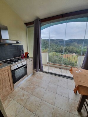 Private kitchen - HOTEL VALLE DEL CEDRINO ROOMS WITH POOL 5 MINUTES FROM THE BEACHES OF OROSEI (Galtellì)