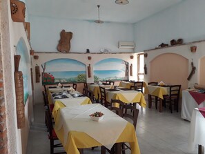 Dining - HOTEL VALLE DEL CEDRINO ROOMS WITH POOL 5 MINUTES FROM THE BEACHES OF OROSEI (Galtellì)