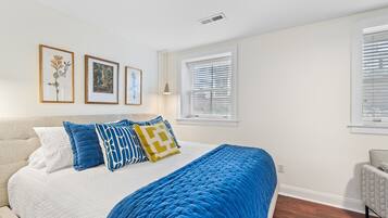 1 bedroom, internet, bed sheets