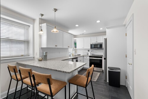 Historic Eilers House Apartment / "Orange Underground" in the Heart of Downtown