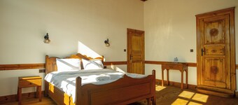 มาวี โคนัค