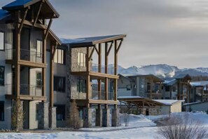 Exterior - Brand New Top Floor 4BR Condo with Mountain Views & Hot Tub. (Fraser)
